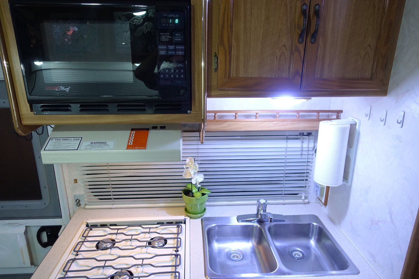 Microwave, range hood and overhead cabinets in the galley